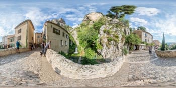 Le village de Moustiers Sainte Marie en 360°